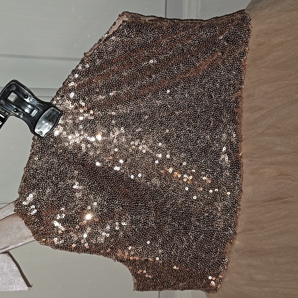 Beautiful rose gold dress - Picture 2 of 7